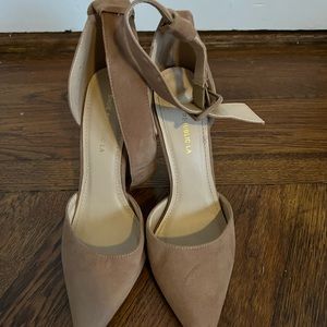 Like new wedged heels🤍✨